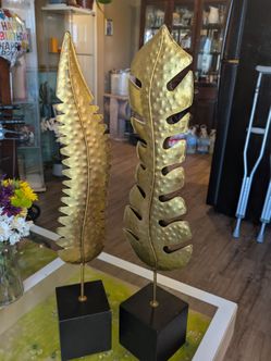2 Golden Decorative Stands