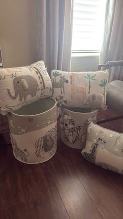 Kids set pillows and baskets