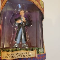 Vintage 2001 Enesco Harry Potter Ron Weasley Hanging Christmas Tree Ornament (New in Box). UPC 07
Height approximately 3.5". Weight 3oz plus
