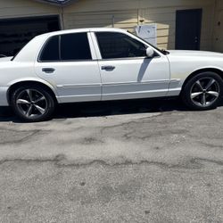 2008 Mercury Grandmarquis 