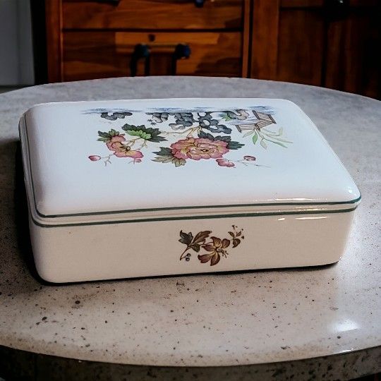 Wedgwood Eastern Flowers Cigarette or Trinket Whatnot Box. This is a Wedgwood Eastern Flowers Cigarette or Trinket or Whatnot Box.  It is approximatel