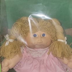 1985 Cabbage Patch Kids/Blonde, Blue-Eyed Doll 