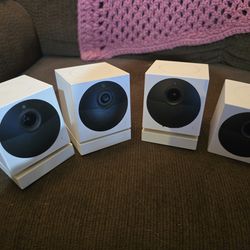 Wyze V2 outdoor wireless cameras with wifi base