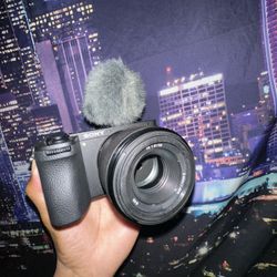 Sony Alpha 6700 APS-C