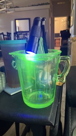 Uranium Glass 4 cup with juicer