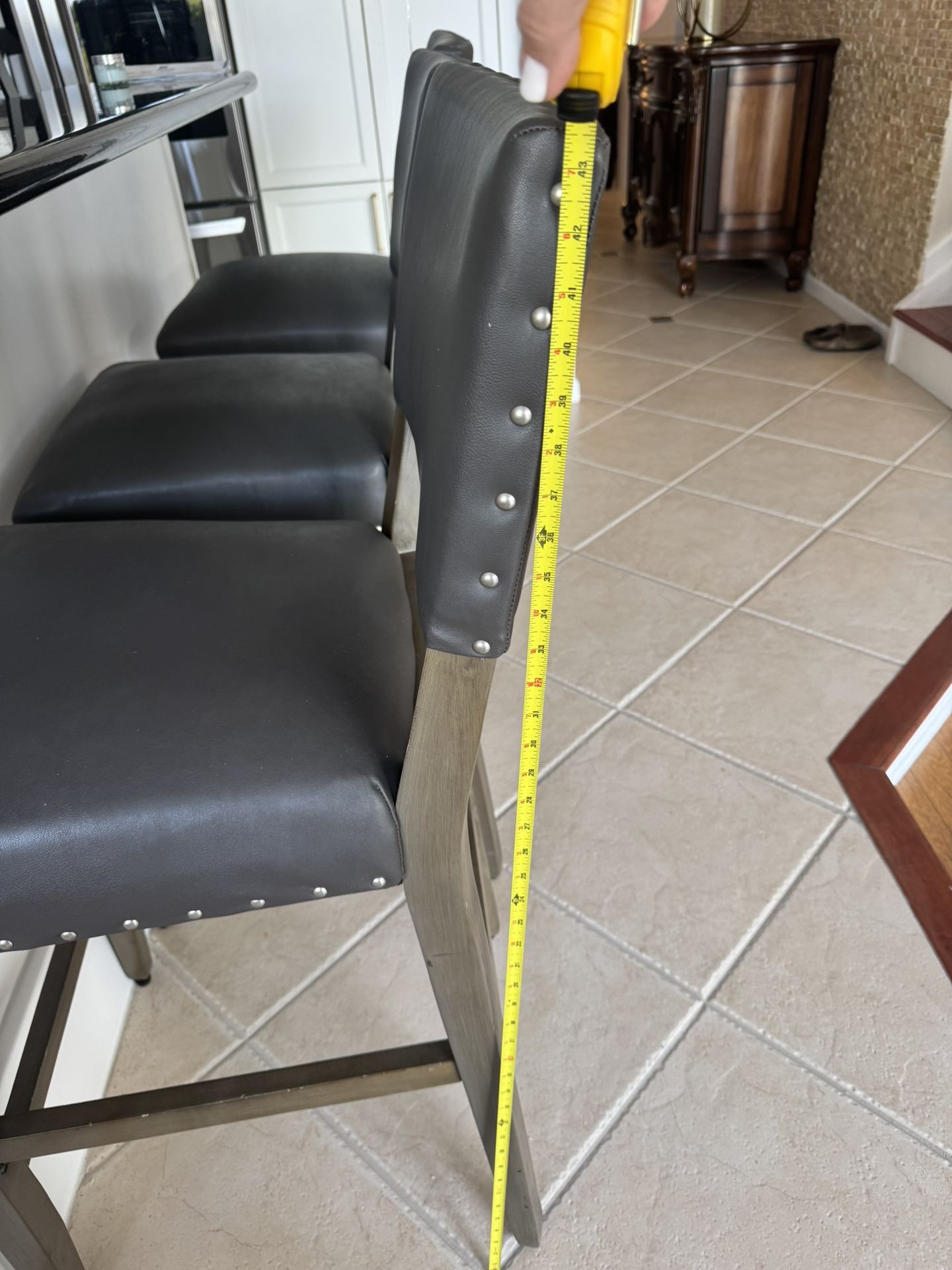 Bar stools In Good Condition