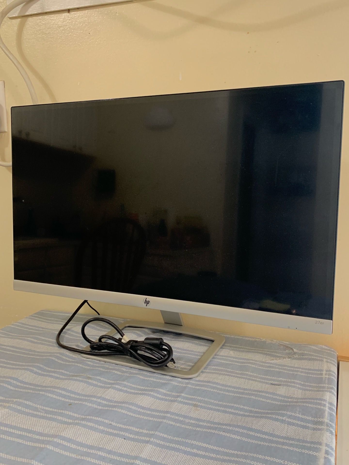 HP monitor with HDMI cable