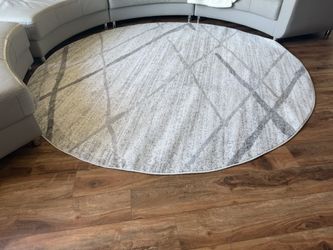 Brand New Round Rug !!! 7’6” 