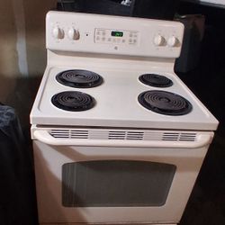 GE Electric Range (Stove/Oven) - Can Deliver 