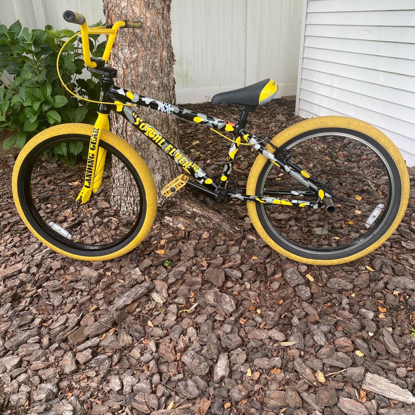 Yellow Camo So Cal Flyer 24 Se Bike for Sale in Wantagh NY OfferUp
