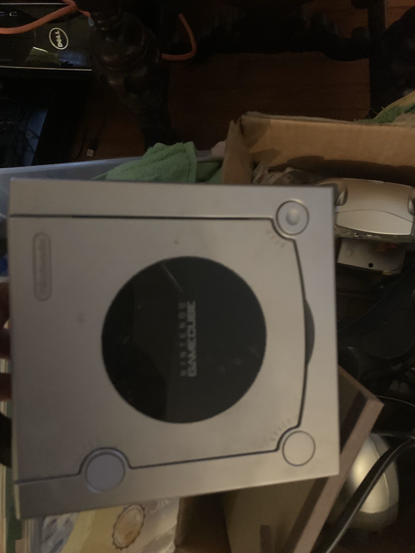 Game cube / with 3 wireless remotes !