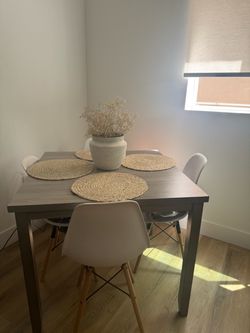 Dining table with 4 chairs included