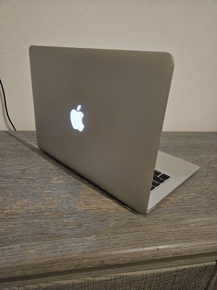 MacBook AIR 2017 Like New 