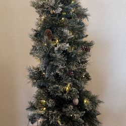Winter Wonderland 5 Foot Pre-Lit Glittery Christmas Tree w/ 100 LED Lights 