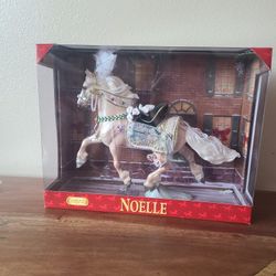 BNIB Noelle 2008 Holiday horse - breyer model
