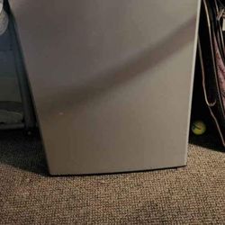 Sanyo Freezerless Mini Fridge