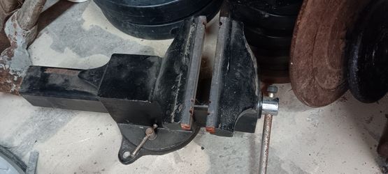 Bench Vise