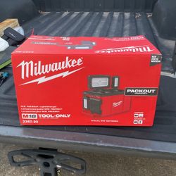 Milwaukee M18 Flood Light And Charger (New In Box)