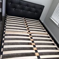 Queen Size Bed Frame for Sale in Mustang Ridge TX OfferUp