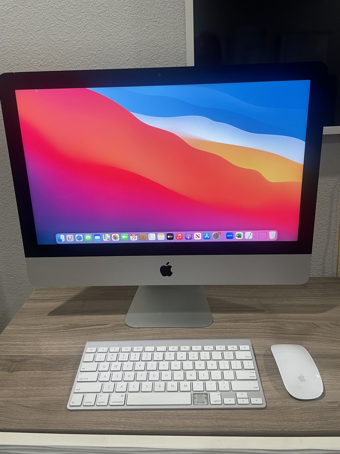 iMac 21.5” Desktop Core i5 1.45 GHz Big Sur