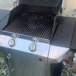 Char Broil Grill  In Great Condition Need It Out ASAP 