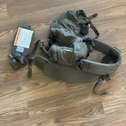 Colugo Bay Carrier Olive Green