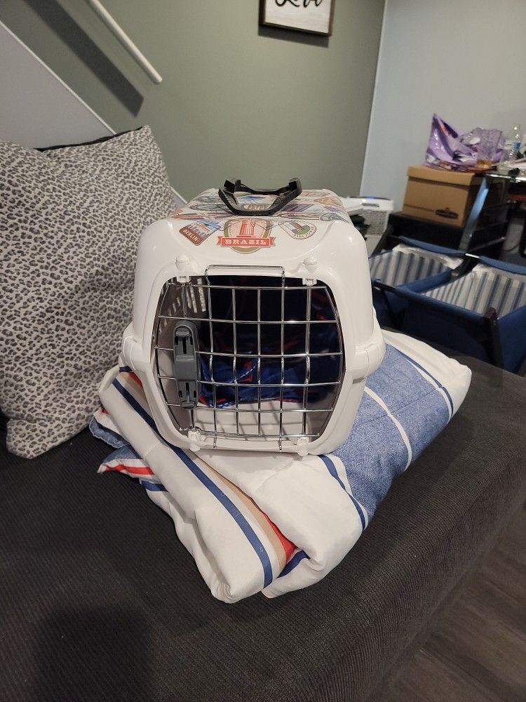 Traveling cage for dogs