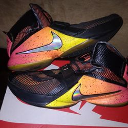 Nike Lebrons Size 9 "no box" 