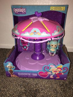 Fingerlings Twirl-a-Whirl Carousel Playset