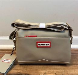 Hunter rain bag in beige. Brand NWT new with tags.