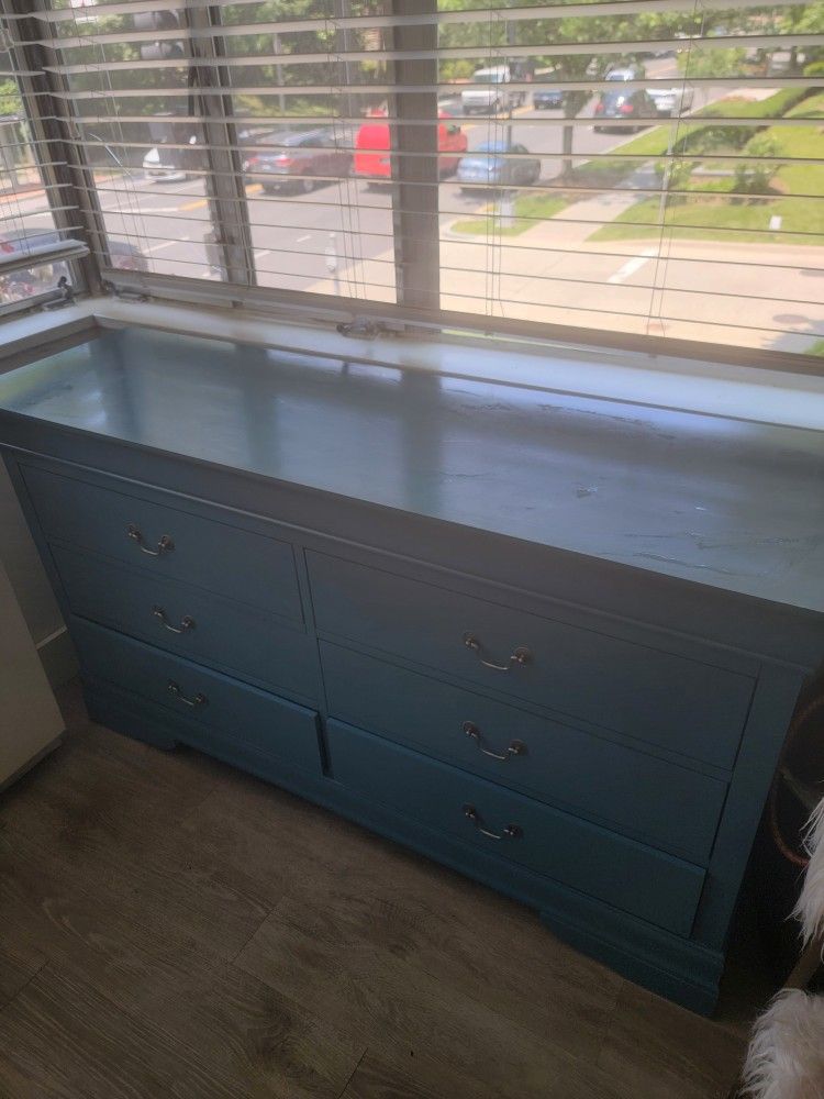 Louis Phillipe 6-Drawer Dresser – (Retails $600+)
