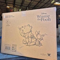 🛑 Winnie the Pooh™ Swivel Vanity Chair, New in the Box.