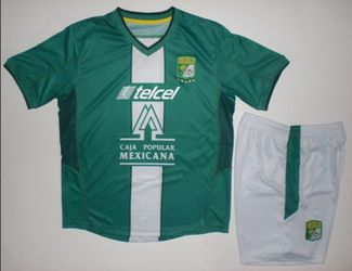 17 Leon Children Soccer Uniforms-Uniformes De Futbol