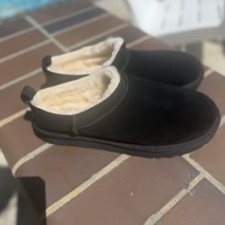 Brand New Woman’s 11 UGGS