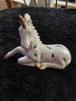 White with gold hooves decor horse