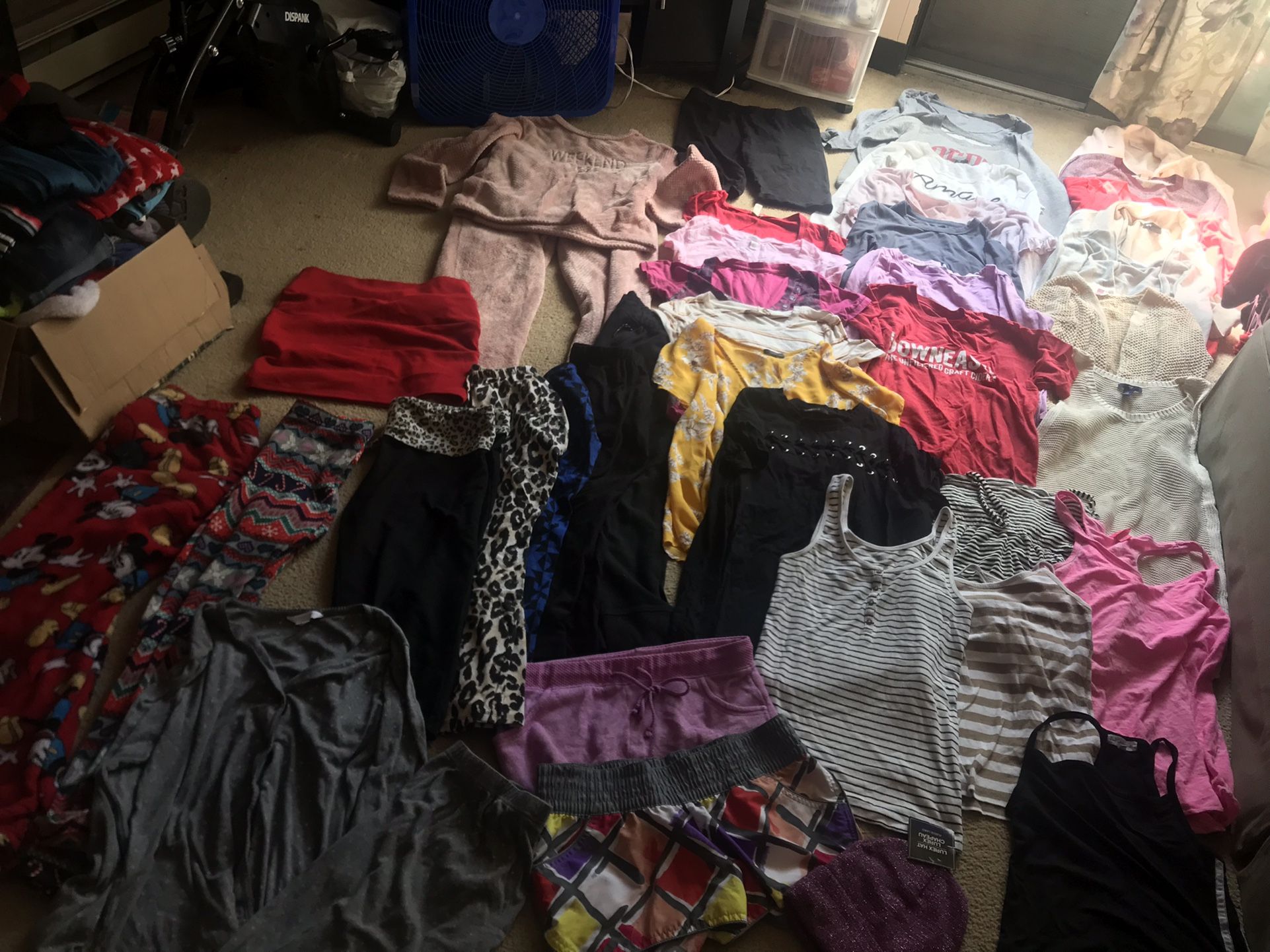 44Pc Woman’s M/L Clothing Lot