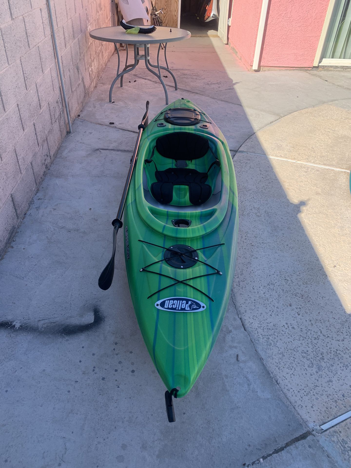 Pelican kayak clippper100x with paddle and all accessories ( like new )