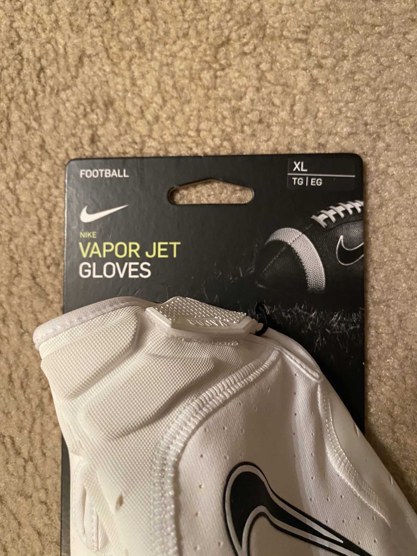 Supreme X Nike Vapor 4.0 football gloves for Sale in Calabasas, CA - OfferUp