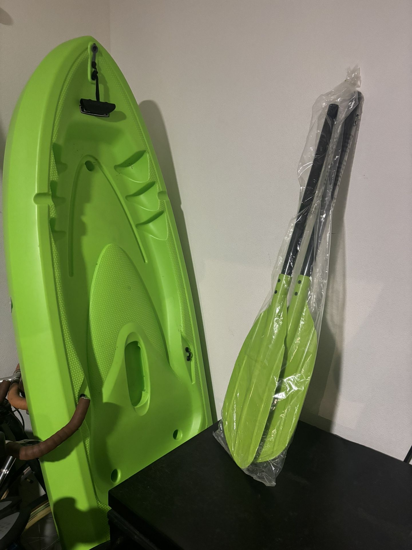 Emotion 66 Kayak Green With Paddles