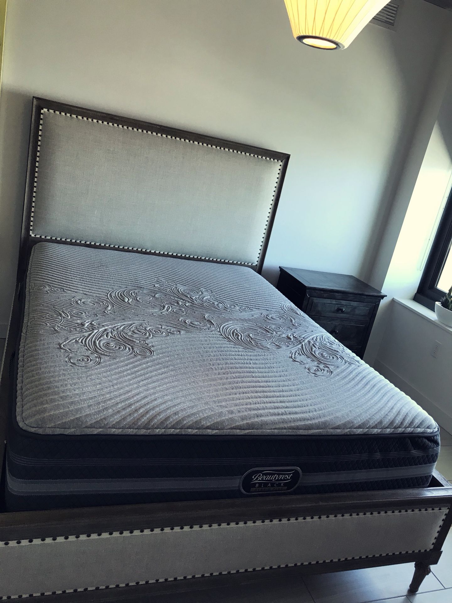 Simmons Beautyrest Black Hybrid Plus Jennings 14.5 Plush for Sale