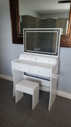 NICE SMALL WHTE VANITY WITH LIGHTS AND STOOL