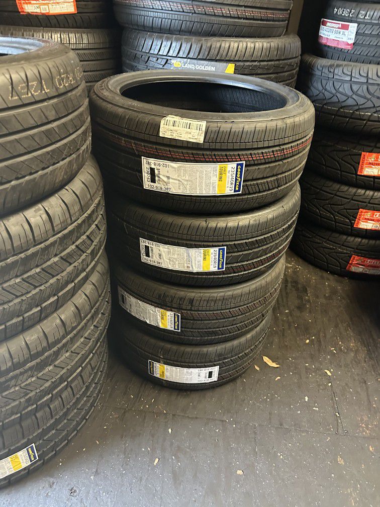 GOODYEAR 235/40R19 SET OF FOUR NEW TIRES