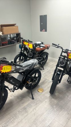 Moped style Ebike available in both assembled and in box