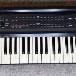 Vintage Casio Casiotone CT-640 Keyboard (Works tested w/Batteries)