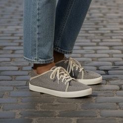 NEW Olukai Women’s Sneakers size 9  low top lace up brown NWT