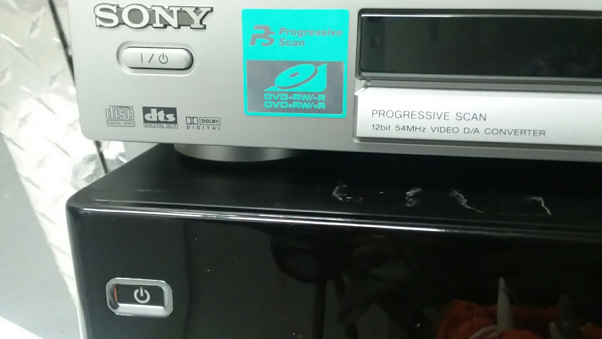 Sony cd/DVD player and Vizio Blu-ray Disc player total $50