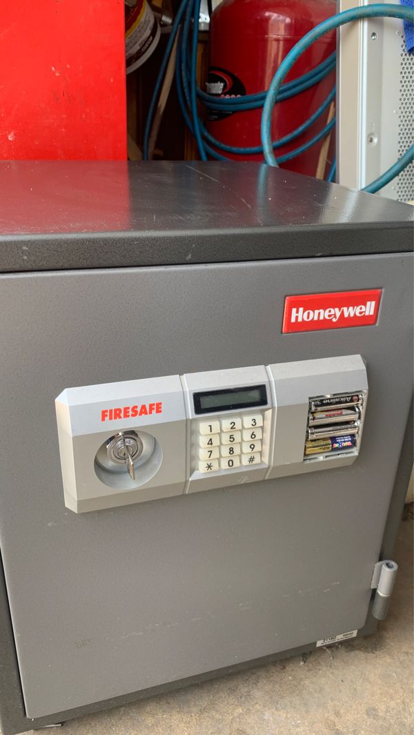 Honeywell safe I don’t know the combination but I have a key to lock
