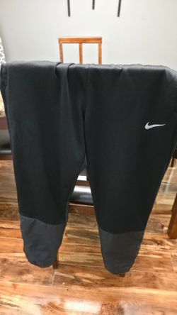 Men's Nike Pants (Medium) $15 used