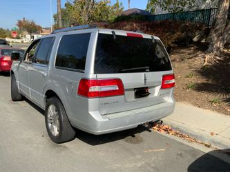 Silver 2014 lincoln navegator