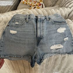Levi Shorts Size 28 